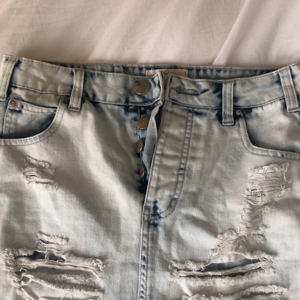ACID WASH DENIM SKIRT - Picture 3 of 8
